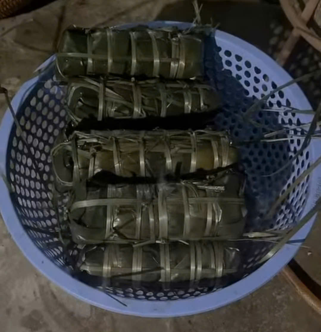 Bánh tét lá chuối